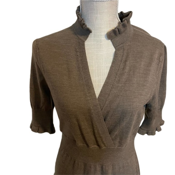 Banana Republic Fine Merino Wool Ruffled V-Neck Smocked Dress Size Medium - Picture 2 of 8